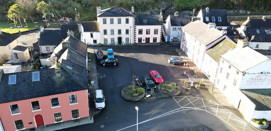 Parade Square, Passage East